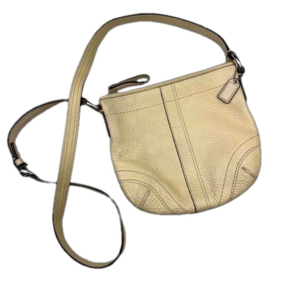 Coach Handbags - Vintage Coach Soho Cream Pebbled Leather Crossbody bag 8”x8.5”